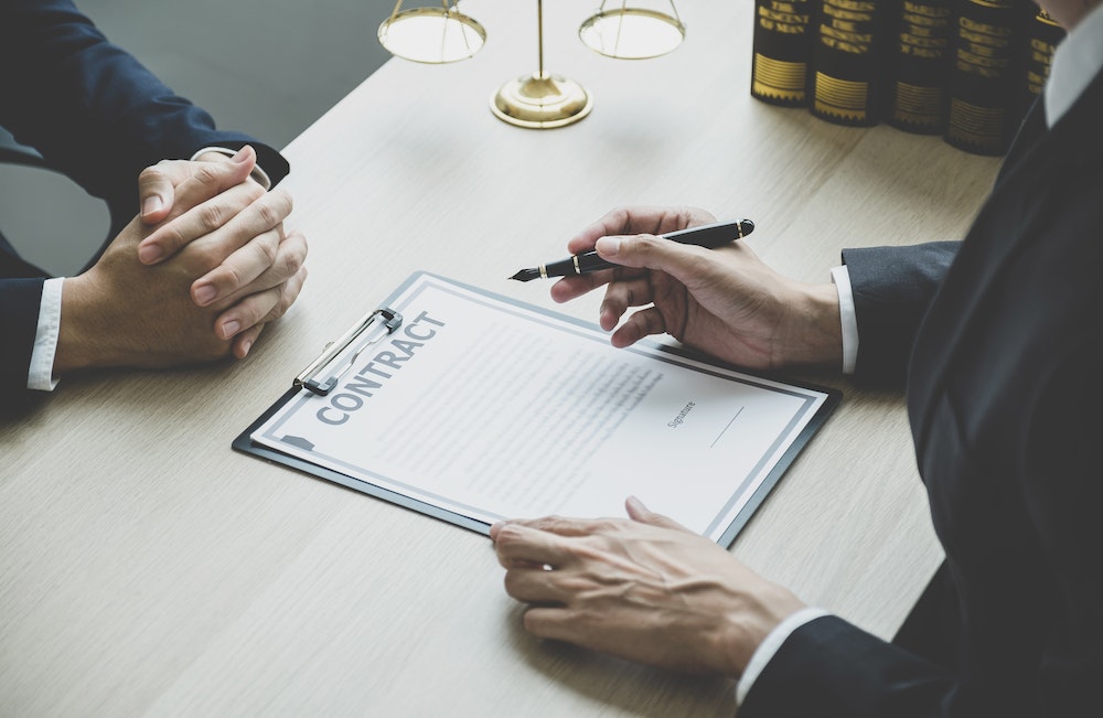 Les aspects juridiques de la reprise d'entreprise : un guide complet pour les entrepreneurs