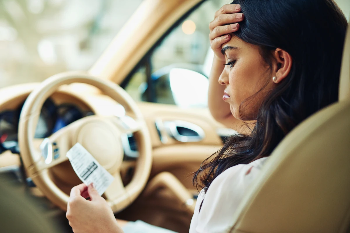 Comment contester efficacement une infraction de stationnement abusif : Guide complet